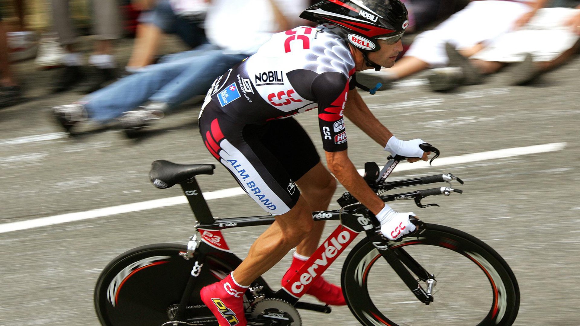 虚拟现实技术在电竞领域的应用：沉浸式体验与互动性增强，虚拟现实实战